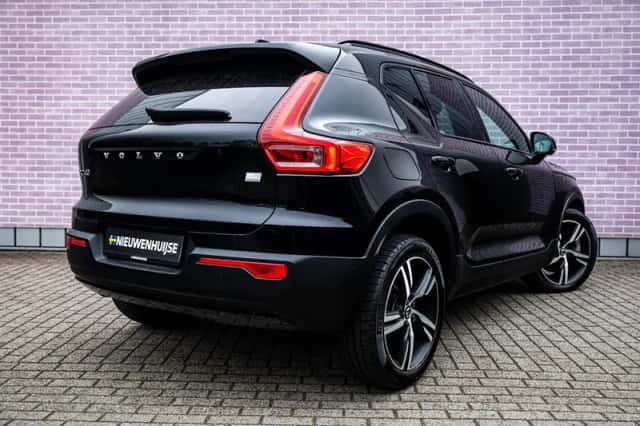 Volvo XC40 (2021) thumbnail 2