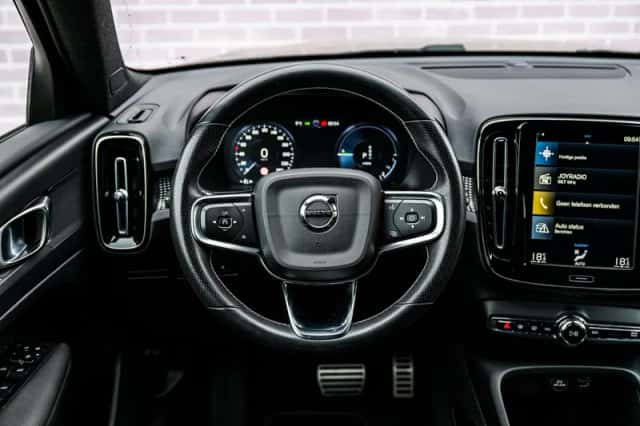 Volvo XC40 (2021) thumbnail 3