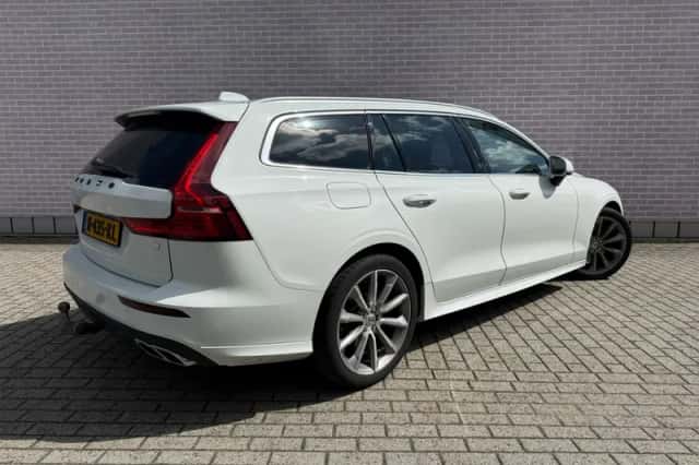 Volvo V60 (2020) thumbnail 2