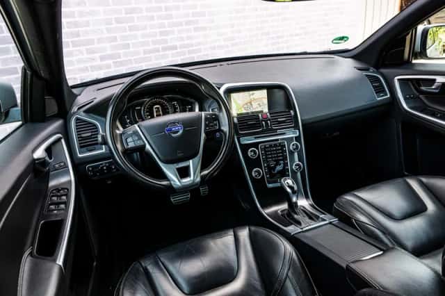 Volvo XC60 (2016) thumbnail 11