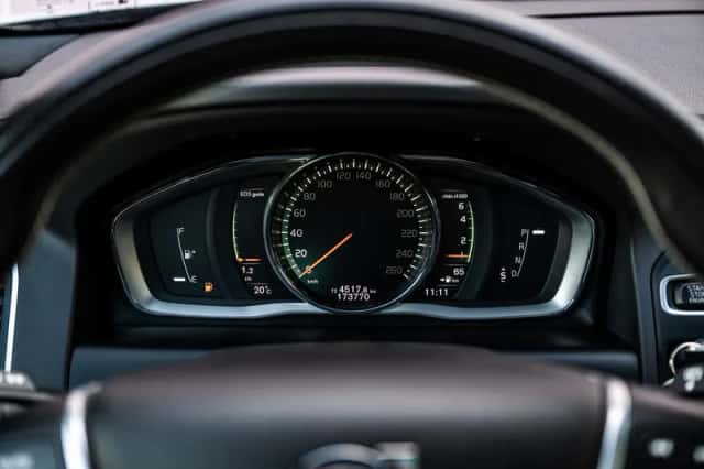 Volvo XC60 (2016) thumbnail 13