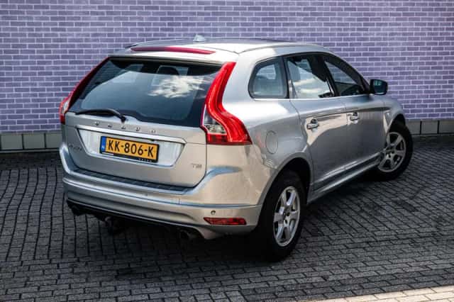 Volvo XC60 (2016) thumbnail 16