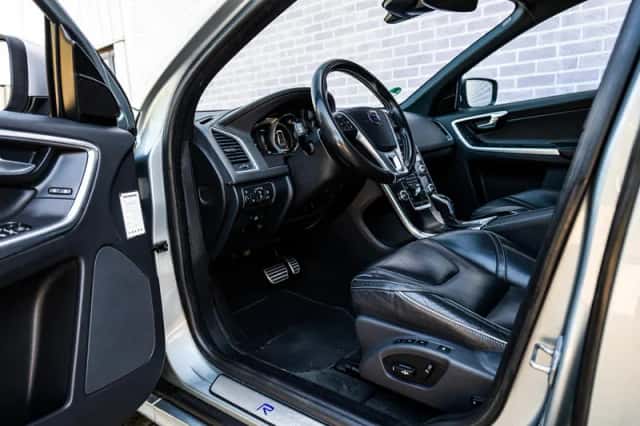 Volvo XC60 (2016) thumbnail 17