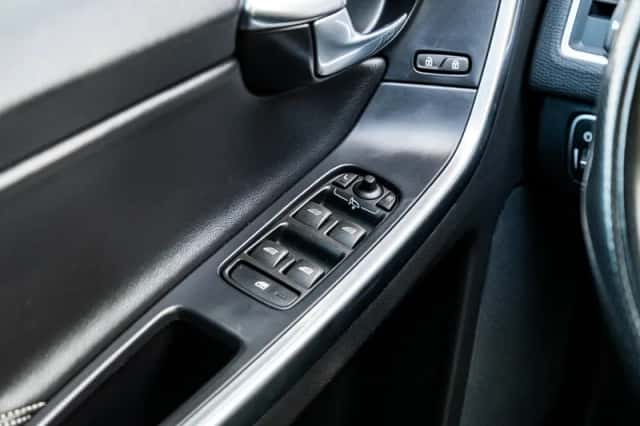 Volvo XC60 (2016) thumbnail 26