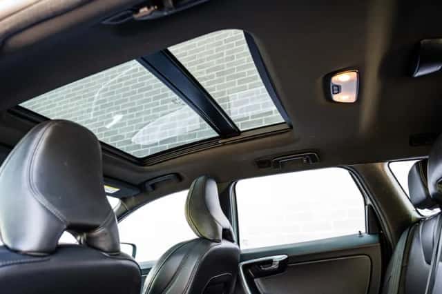Volvo XC60 (2016) thumbnail 30