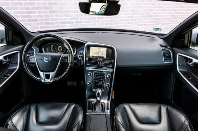 Volvo XC60 (2016) thumbnail 5