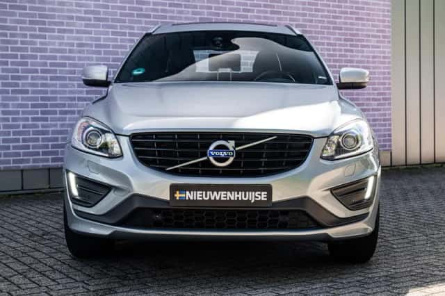 Volvo XC60 (2016) thumbnail 9