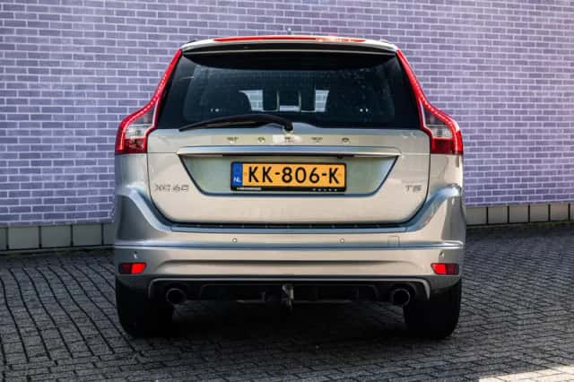 Volvo XC60 (2016) thumbnail 10