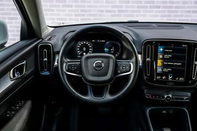 Volvo XC40 (2022) thumbnail 3
