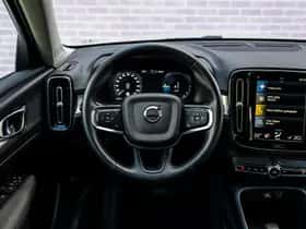 Volvo XC40 thumbnail 3