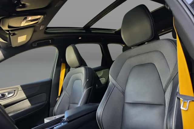 Volvo XC60 (2023) thumbnail 2