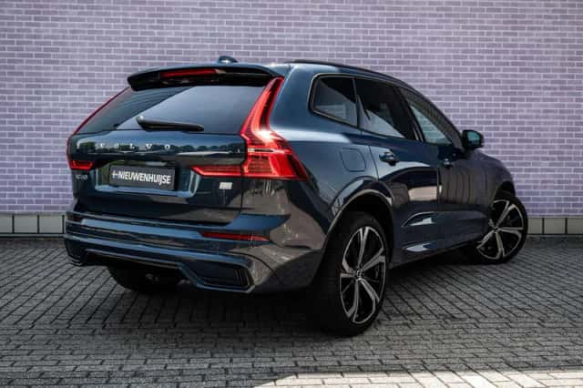 Volvo XC60 (2022) thumbnail 2