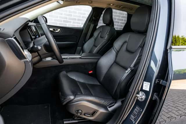 Volvo XC60 (2022) thumbnail 6