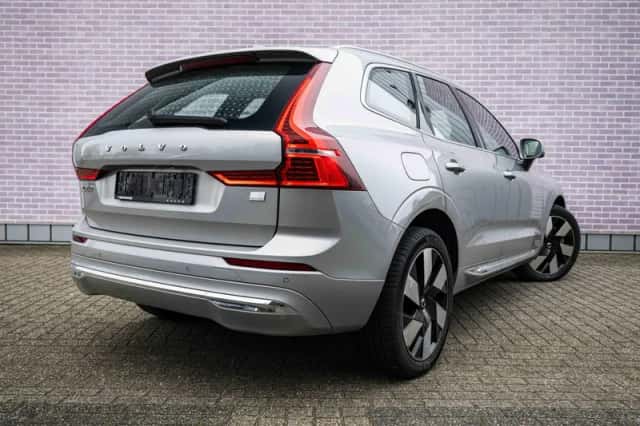 Volvo XC60 (2023) thumbnail 2