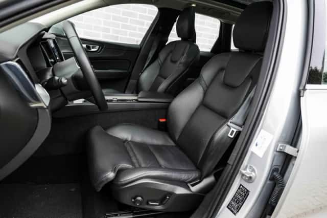 Volvo XC60 (2023) thumbnail 7