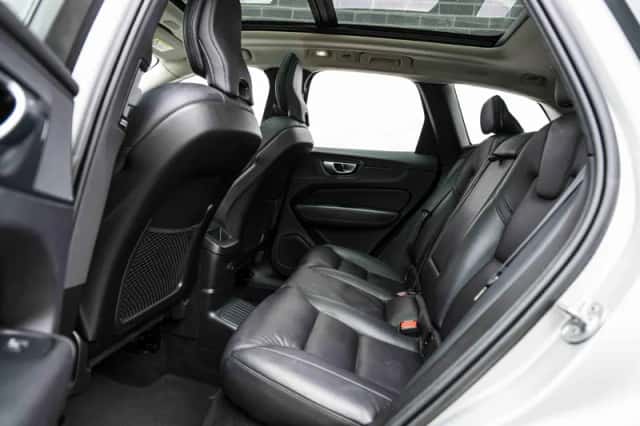 Volvo XC60 (2023) thumbnail 9