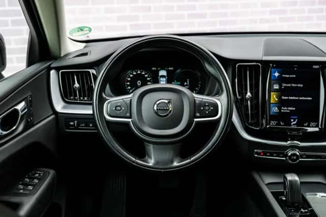 Volvo XC60 (2020) thumbnail 3