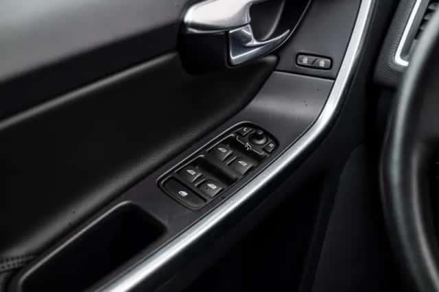 Volvo XC60 (2017) thumbnail 19