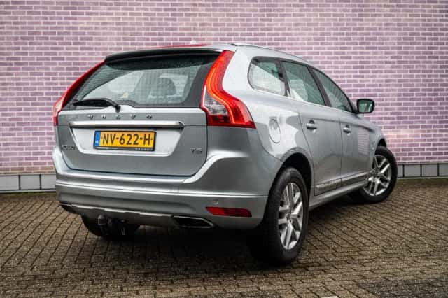 Volvo XC60 (2017) thumbnail 3