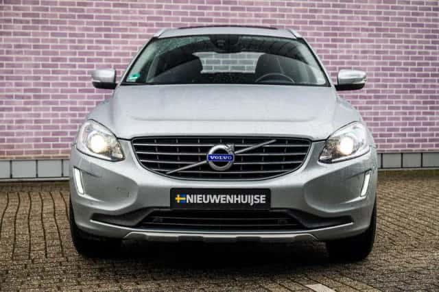 Volvo XC60 (2017) thumbnail 10