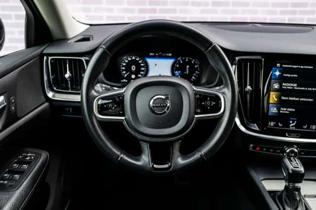 Volvo V60 (2019) thumbnail 3