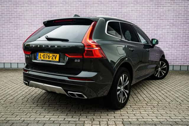 Volvo XC60 (2021) thumbnail 2