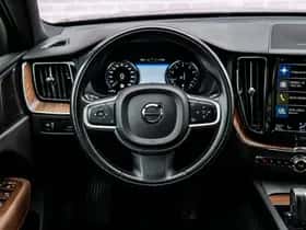 Volvo XC60 thumbnail 3