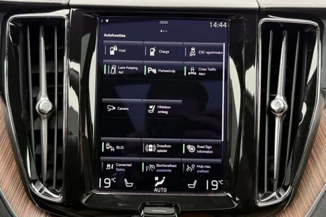 Volvo XC60 (2021) thumbnail 18