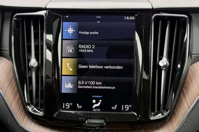 Volvo XC60 (2021) thumbnail 6