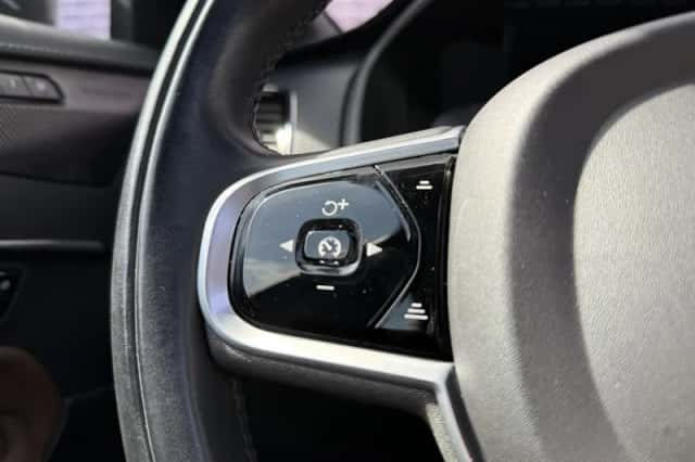 Volvo XC90 (2021) thumbnail 24