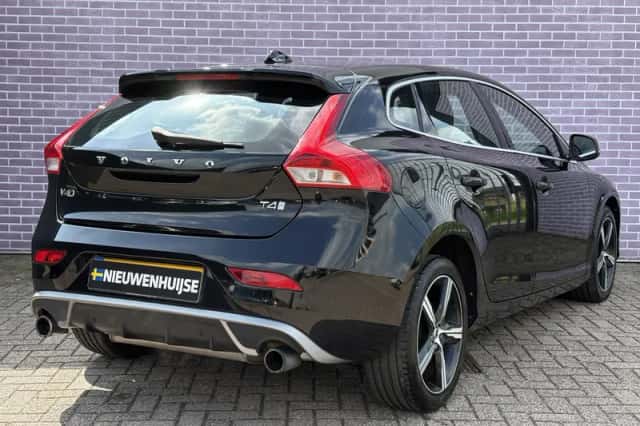 Volvo V40 (2018) thumbnail 3