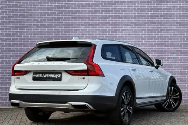 Volvo V90 (2018) thumbnail 3
