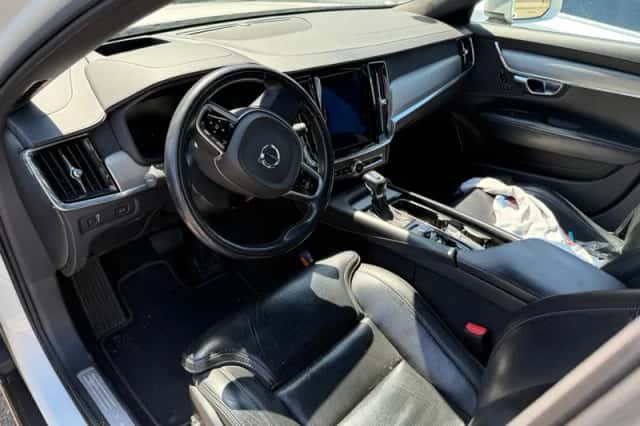 Volvo V90 (2018) thumbnail 3