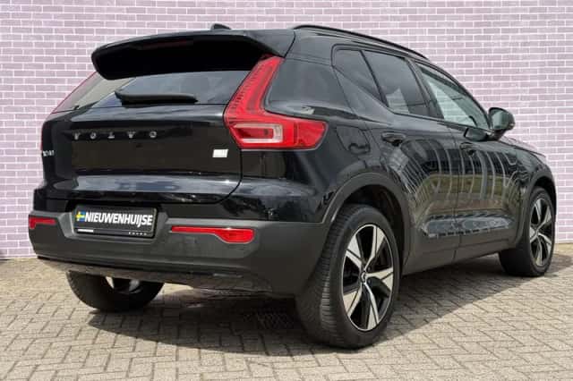 Volvo XC40 (2022) thumbnail 3