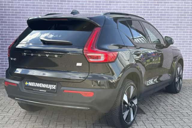 Volvo XC40 (2024) thumbnail 3
