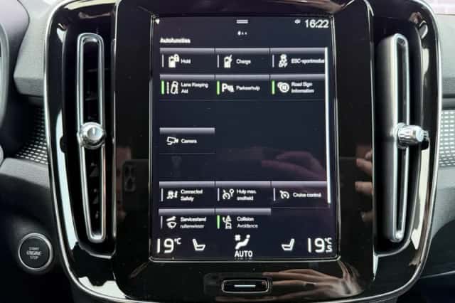 Volvo XC40 (2022) thumbnail 19