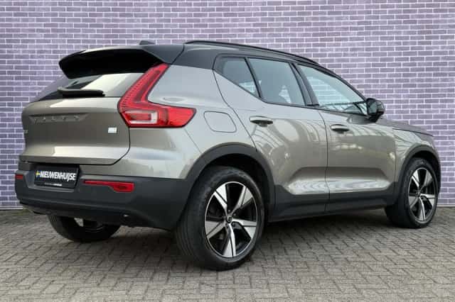 Volvo XC40 (2022) thumbnail 3