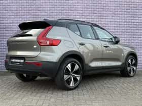 Volvo XC40 thumbnail 3