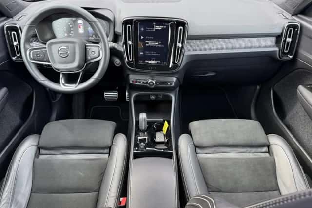 Volvo XC40 (2022) thumbnail 5