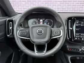 Volvo XC40 thumbnail 6