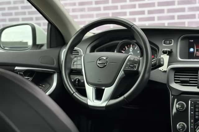Volvo V40 (2018) thumbnail 11