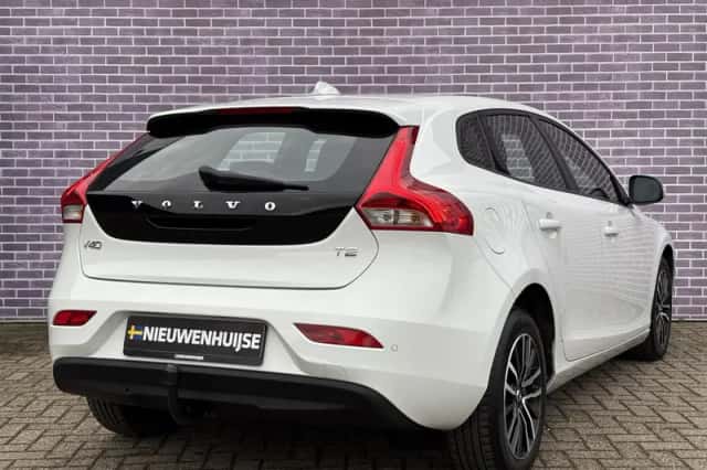 Volvo V40 (2018) thumbnail 3