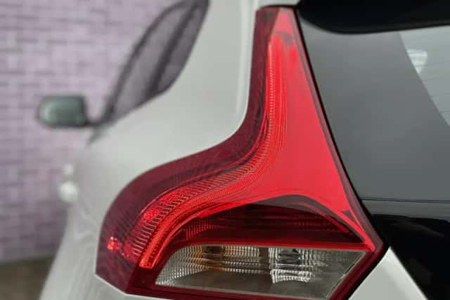 Volvo V40 (2018) thumbnail 9