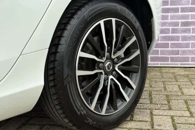 Volvo V40 (2018) thumbnail 10