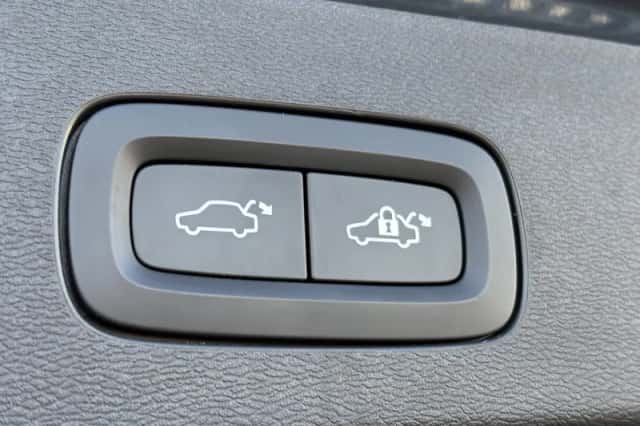 Volvo V60 (2023) thumbnail 13