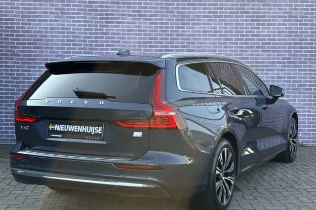 Volvo V60 (2023) thumbnail 3