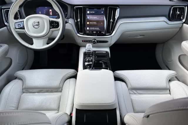 Volvo V60 (2023) thumbnail 4