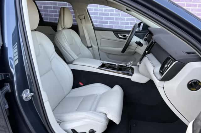 Volvo V60 (2023) thumbnail 5