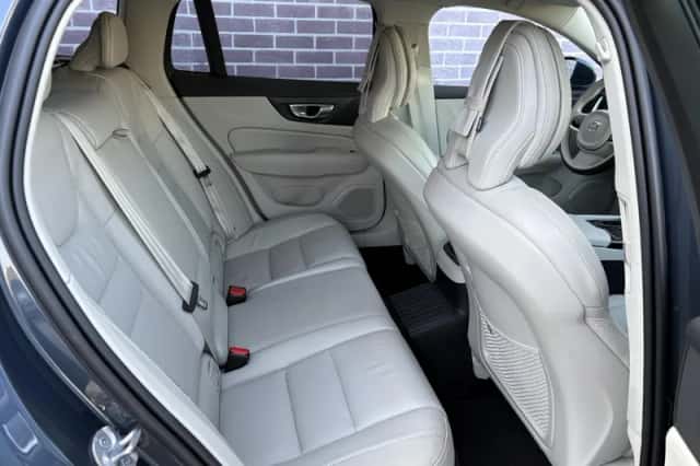 Volvo V60 (2023) thumbnail 6