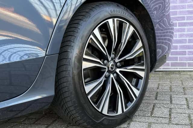 Volvo V60 (2023) thumbnail 9